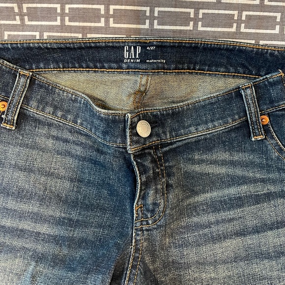 Gap Maternity Jean Shorts - Size 4 (26) - like new! - Picture 2 of 3